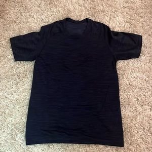 Men’s Lululemon shirt